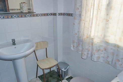 Villa-Country-House-guest-bathroom-Alhaurin-el-Grande-Malaga-Spain-Magnificasa
