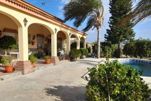 Villa-Country-House-terras-pool-Alhaurin-el-Grande-Malaga-Spain-Magnificasa