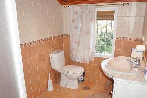 Villa-Country-House-third-guest-bathroom-Alhaurin-el-Grande-Malaga-Spain-Magnificasa