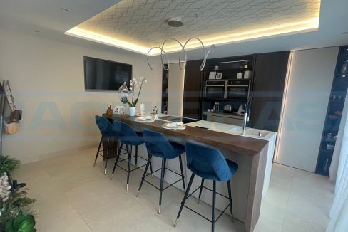 M002086-Casa-chalet-urbanisation-Coin-view-kitchen-Magnificasa