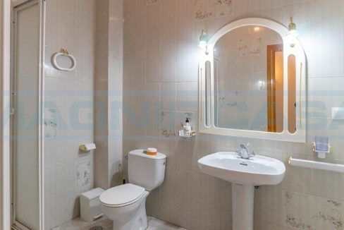 M002089-Casa-chalet-adosada-centro-Alhaurin-el-Grande-bathroom2-1-Magnificasa