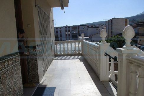 M002089-Casa-chalet-adosada-centro-Alhaurin-el-Grande-front-stairs-Magnificasa