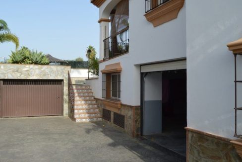 M002041-Casa-Calle-Hierbabuena-driveway-garage2-Alhaurin-el-Grande-Magnificasa