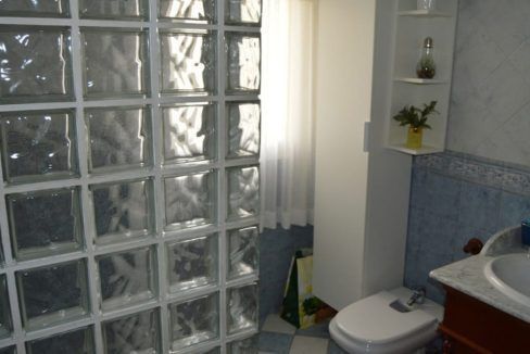 M002041-Casa-Calle-Hierbabuena-masterbathroom-Alhaurin-el-Grande-Magnificasa