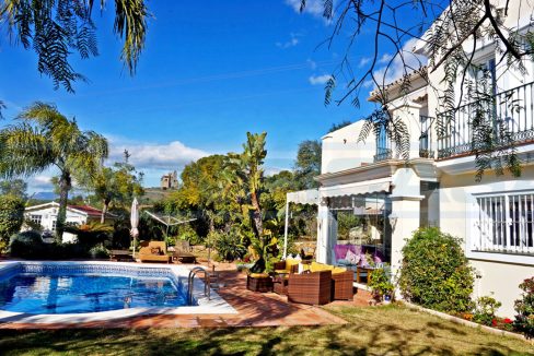 Casa-pool-side-view-garden-house-Alhaurin-Golf-Alhaurin-el-Grande-Magnificasa