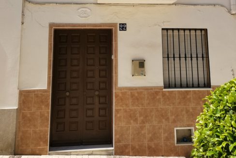 M002050-Casa-Adosada-Calle-Real-24-view-frontdoor-Centro Alhaurin-el-Grande-Magnificasa