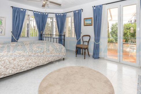Finca-rustica-for-sale-master-bedroom-Alhaurín-el-Grande-ref-M002075-Magnificasa