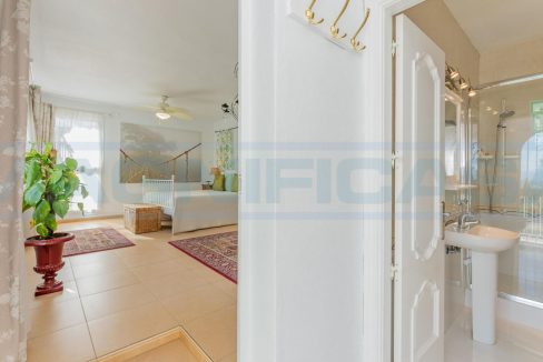 Finca-rustica-for-sale-view-guest-bedroom-bathroom-Alhaurín-el-Grande-ref-M002075-Magnificasa