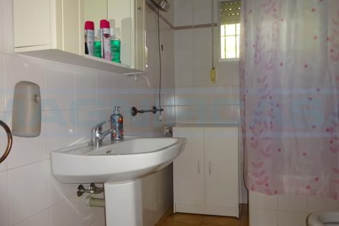 Villa-rustica-for-sale-guest-bathroom-Alhaurín-de-la-Torre-ref-M002079-Magnificasa