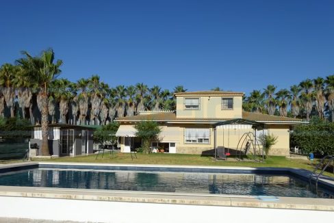 Villa-rustica-for-sale-pool-view-Alhaurín-de-la-Torre-ref-M002079-Magnificasa