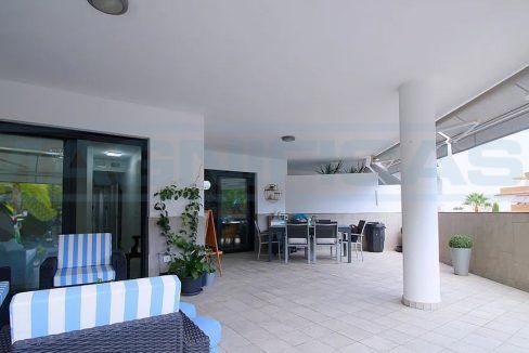 M002100-Apartamento-centro-Alhaurin-el-Grande-kitchen-view-terrace-entrance-Magnificasa