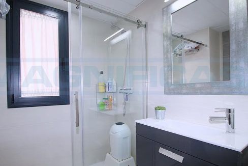 M002100-Apartamento-centro-Alhaurin-el-Grande-view-masterbathroom-Magnificasa