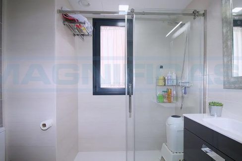 M002100-Apartamento-centro-Alhaurin-el-Grande-view-masterbathroom1-Magnificasa