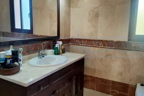 Casa-Adosada-con-Piscina-terazza-Garaje-View-guest2-bathroom-Coin-Magnificasa
