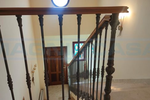 Casa-Adosada-con-Piscina-terazza-Garaje-View-hall-stairs-Coin-Magnificasa