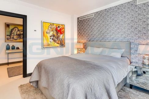 Villa-Nueva-Andalucia-Centro-Marbella-Guest2-bedroom1-Magnificasa