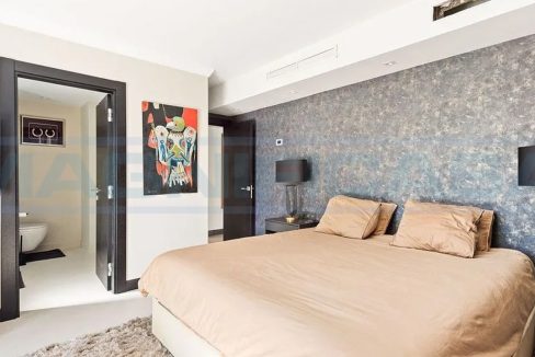 Villa-Nueva-Andalucia-Centro-Marbella-Master-bedroom-Magnificasa