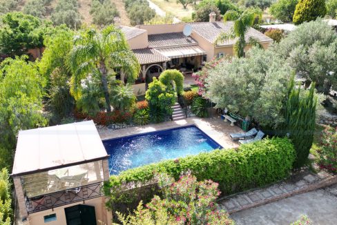 Casa-Finca-3-habitaciones-con-Jardin-terraza-y-piscina-alhaurin-el-Grande-view-house-pool-Magnificasa