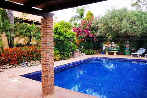 Casa-Finca-3-habitaciones-con-Jardin-terraza-y-piscina-alhaurin-el-Grande-view-pool-terrace-Magnificasa