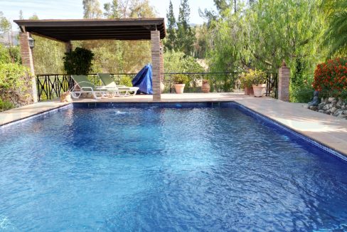 Casa-Finca-3-habitaciones-con-Jardin-terraza-y-piscina-alhaurin-el-Grande-view1-pool-Magnificasa