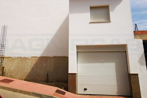 Casa-adosada-5-dormitorios-3-banos-Garaje-centro-Alhaurin-el-Grande