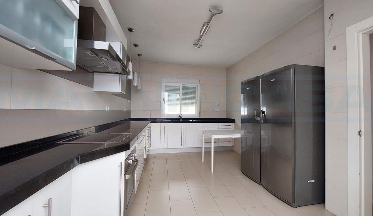 Casa-adosada-5-dormitorios-3-banos-Garaje-centro-Kitchen-view-Alhaurin-el-Grande