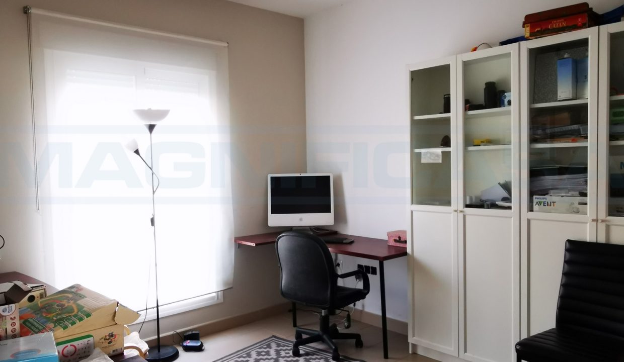Casa-adosada-5-dormitorios-3-banos-Garaje-centro-view-bedroom-office-downstairs-Alhaurin-el-Grande