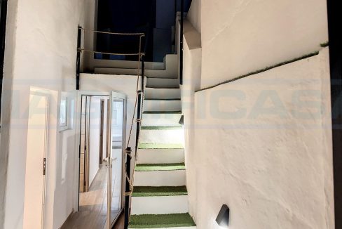 Casa-calle-la-Cruz en Coin-Centro-stairs-roof-terrace-Magnificasa
