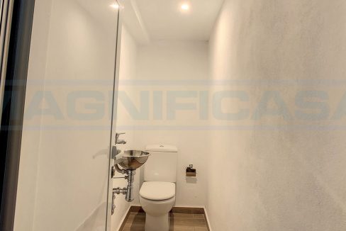 Casa-calle-la-Cruz en Coin-Centro-toilet-view-Magnificasa