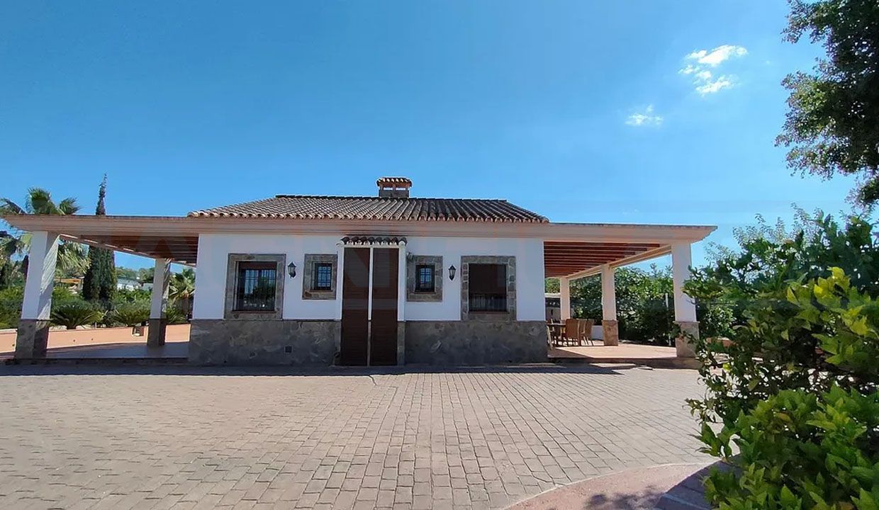 Casa de Campo en Coín en Venta 1 habitación con terraza y jardín-11.000m2-frontview-Magnificasa