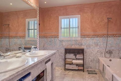 Penthouse-for-sale-4-bedrooms-4-bathrooms-pool-Alhaurin-Golf-Malaga-view-Bathroom4