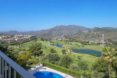 Penthouse-for-sale-4-bedrooms-4-bathrooms-pool-Alhaurin-Golf-Malaga-view3-balcony-Golf-course