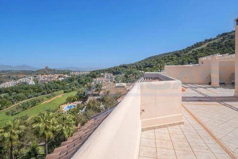 Penthouse-for-sale-4-bedrooms-4-bathrooms-pool-Alhaurin-Golf-Malaga-view5-Roof-terrace