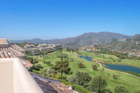 Penthouse-for-sale-4-bedrooms-4-bathrooms-pool-Alhaurin-Golf-Malaga-view7-Roof-terrace