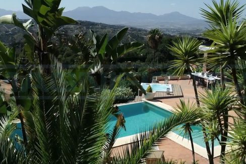 Villa-4dormitorios-5banos-piscina-Alhaurin-el-Grande-Magnificasa-view-house-pool-mountains-1