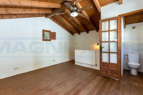 Villa-Chalet en venta 3 dormitorios-1bano en Coín-view-room-upstairs-wc-Magnificasa