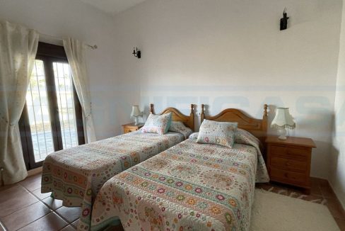 Finca - Cortijo in Alhaurín el Grande de 3 habitaciones con terraza y piscina-view-guest-bedroom