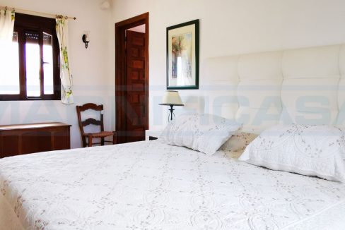 Finca - Cortijo in Alhaurín el Grande de 3 habitaciones con terraza y piscina-view-master-bedroom1