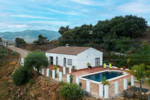 Finca-3-bedroom-pool-Tolox-view-airial-house-Magnificasa