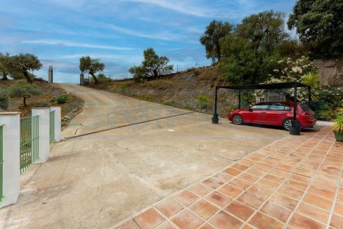 Finca-3-bedroom-pool-Tolox-view-carpark-Magnificasa