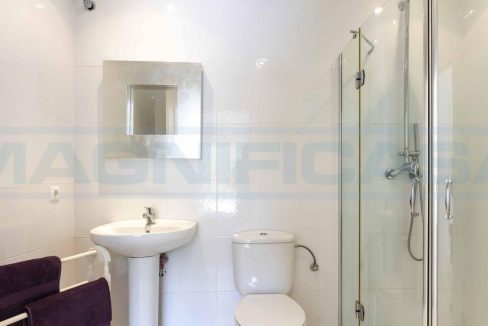 Finca-3-bedroom-pool-Tolox-view-guest-bathroom-Magnificasa