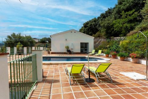 Finca-3-bedroom-pool-Tolox-view-terrace-pool-Magnificasa