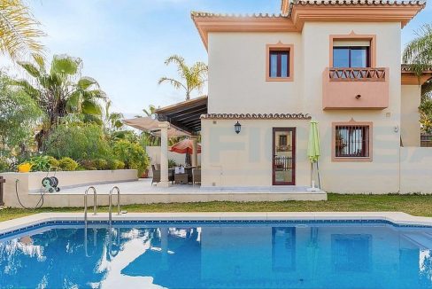 Semi-detached-house-4bedrooms-3bathrooms-terrace-and-pool-nebrales-view-side-house-and-pool-Magnificasa