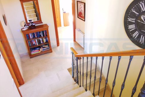 Semi-detached-house-4bedrooms-3bathrooms-terrace-and-pool-nebrales-view-stairs-hall-Magnificasa