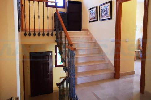 Semi-detached-house-4bedrooms-3bathrooms-terrace-and-pool-nebrales-view-stairs-hall-up-Magnificasa