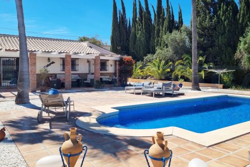 Chalet-2-habitaciones-2Banos-terraza-y-piscina-view-pool-house-Magnificasa