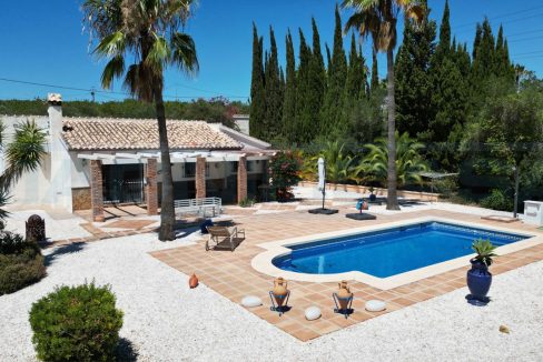 Chalet-2-habitaciones-2Banos-terraza-y-piscina-view-terrace-pool-house-Magnificasa