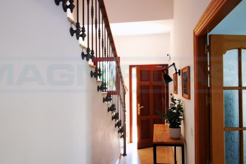 Semi-detached-house-4bedrooms-3bathrooms-terrace-and-pool-nebrales-view-entrance-hall