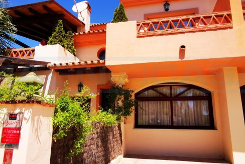 Semi-detached-house-4bedrooms-3bathrooms-terrace-and-pool-nebrales-view-frontside-house