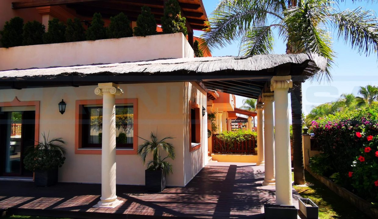 Semi-detached-house-4bedrooms-3bathrooms-terrace-and-pool-nebrales-view-side1-house